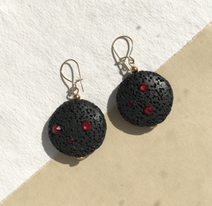 Magma Round earrings on 9ct gold