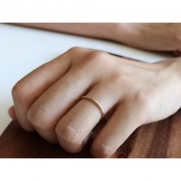 The Basic Ring: 1.5 mm hammered ring in solid 9ct gold