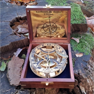 Compass Sundial Round L