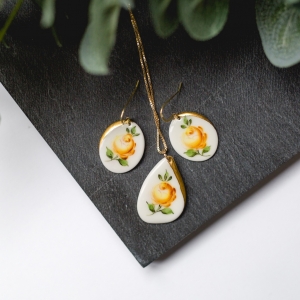 'Yellow roses' porcelain jewellery set, hand painted