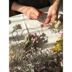 White Tea Sage Scented Reed Diffuser - Natural - Vegan with Dried Flowers