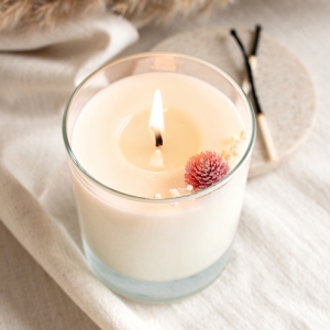 Secret Garden Scented Soy Candle - Handmade  - Natural  - Vegan with  Dried Flowers