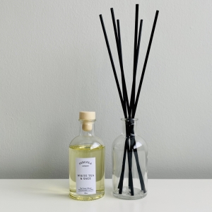 White Tea Sage Scented Reed Diffuser - Natural - Vegan with Dried Flowers