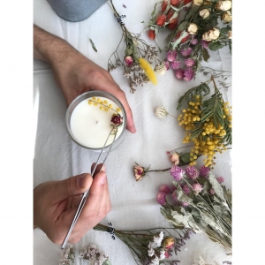 Warm Hearth Scented Soy Candle - Handmade  - Natural  - Vegan with  Dried Flowers