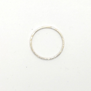 The Basic Ring: 1.0 mm hammered ring in solid 9ct gold