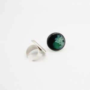 Black porcelain rings 'Misty Green' Erika Albrecht ceramics