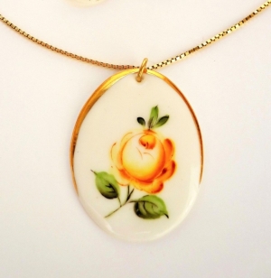 'Yellow roses' porcelain jewellery set, hand painted