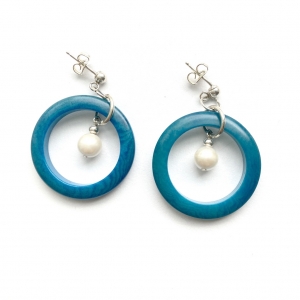 Core earrings with pearls, set on silver